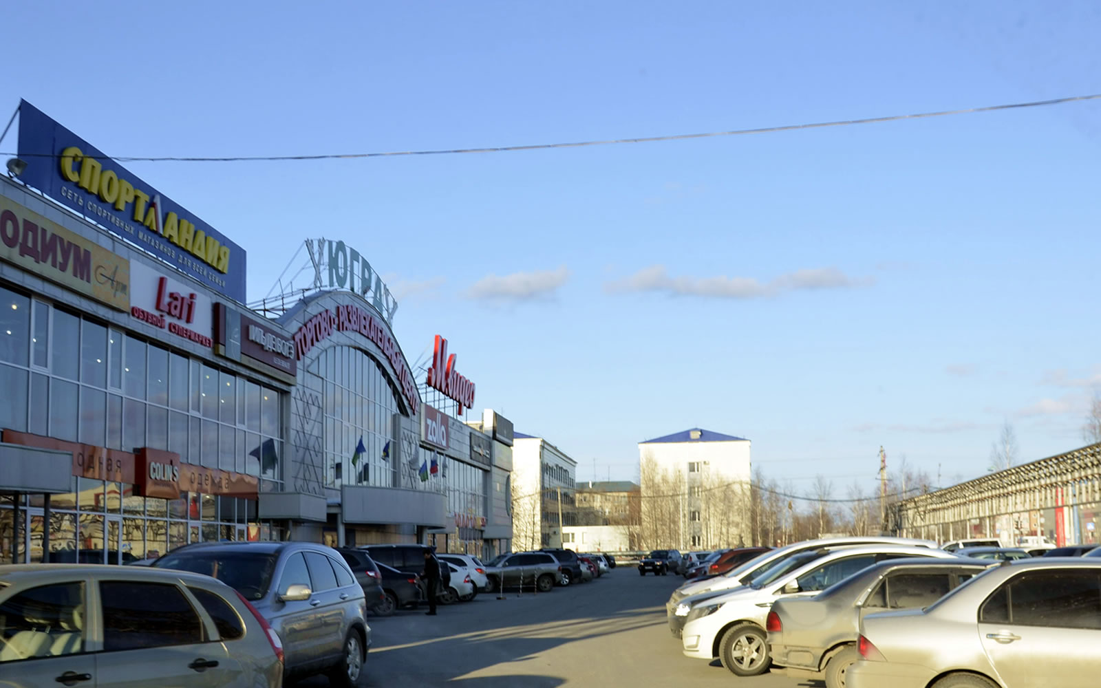 Фасад ТРЦ «Югра Молл" в Нижневартовске