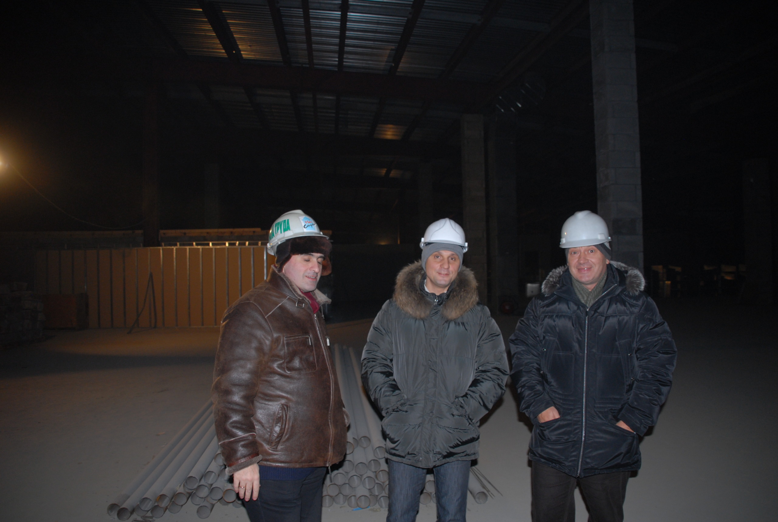 Рубен Канаян с руководством строительной компании на площадке торгового центра Сити Молл в Южно-Сахалинске