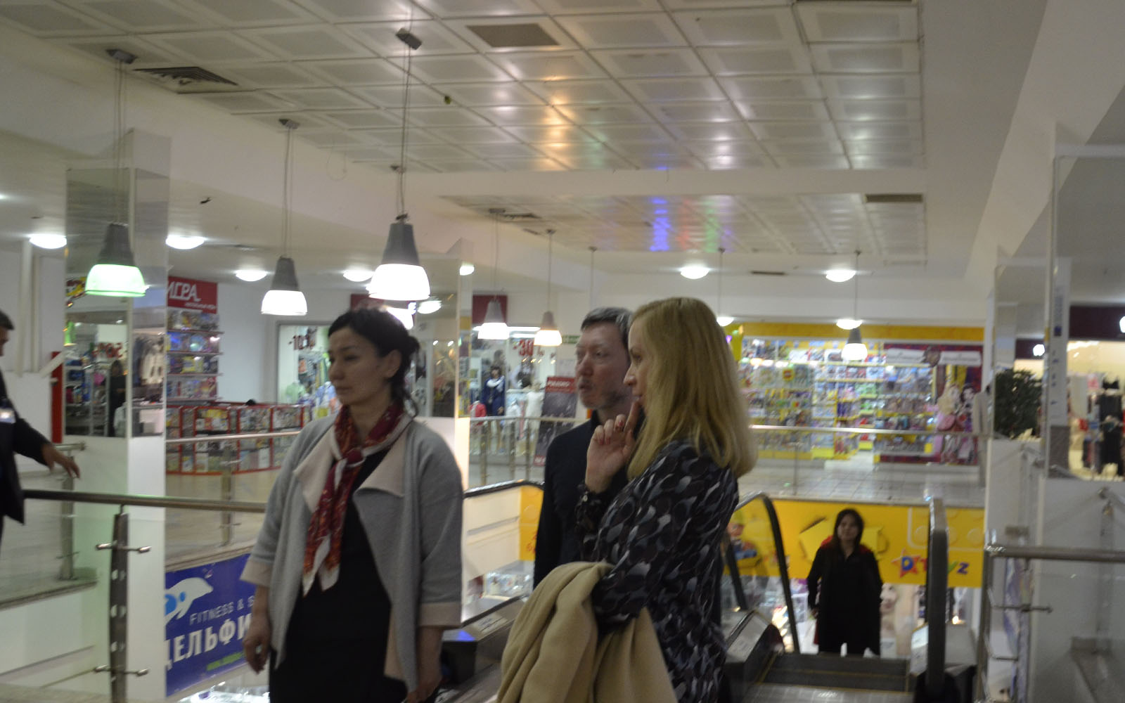 Специалисты компании Kanayan обсуждают с архитекторами и менеджерами проект торгового центра «Atakent Mall»