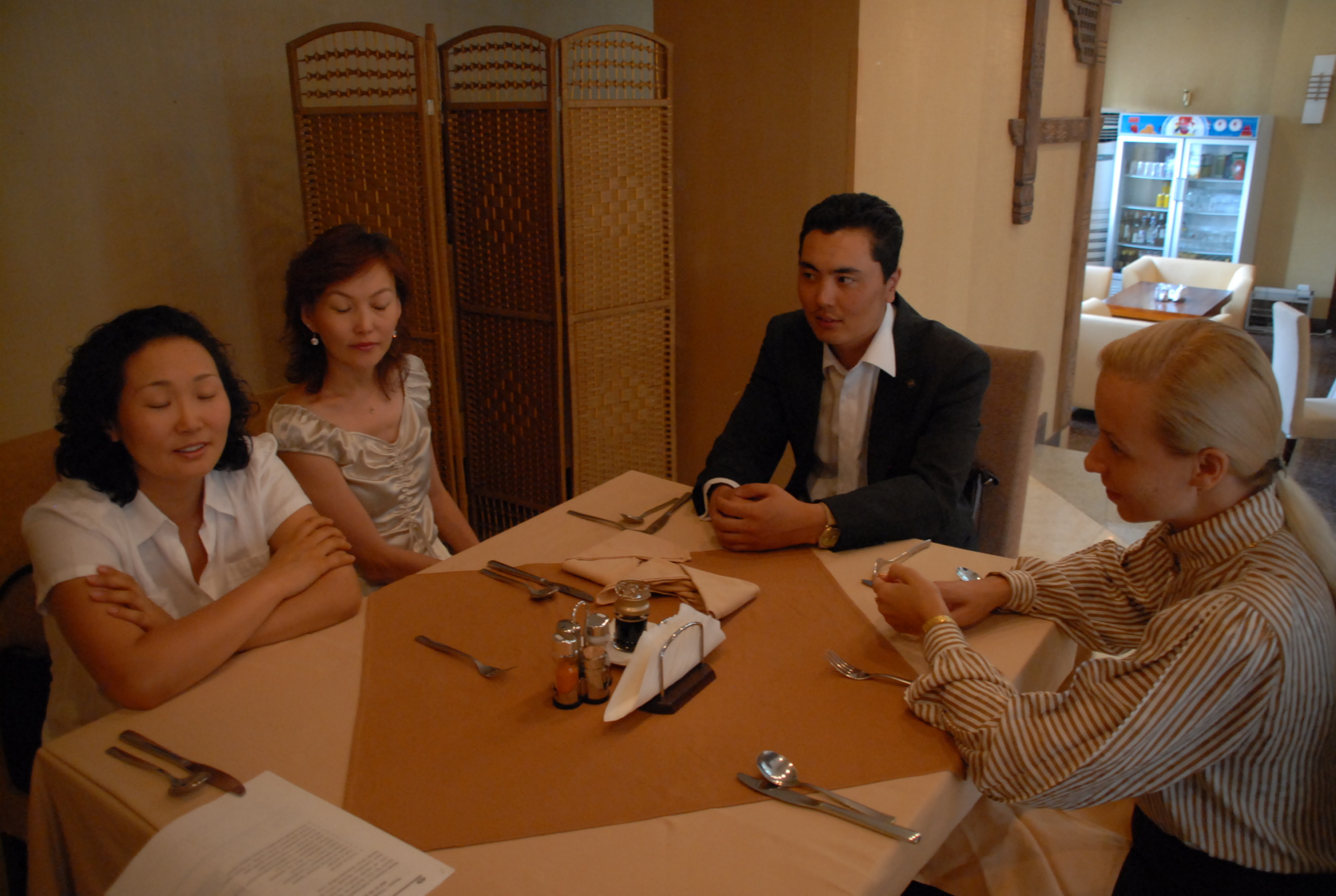 Консультанты Kanayan Retail обсуждают с руководством монгольской компании «Tavanbogd» проект гипермаркета