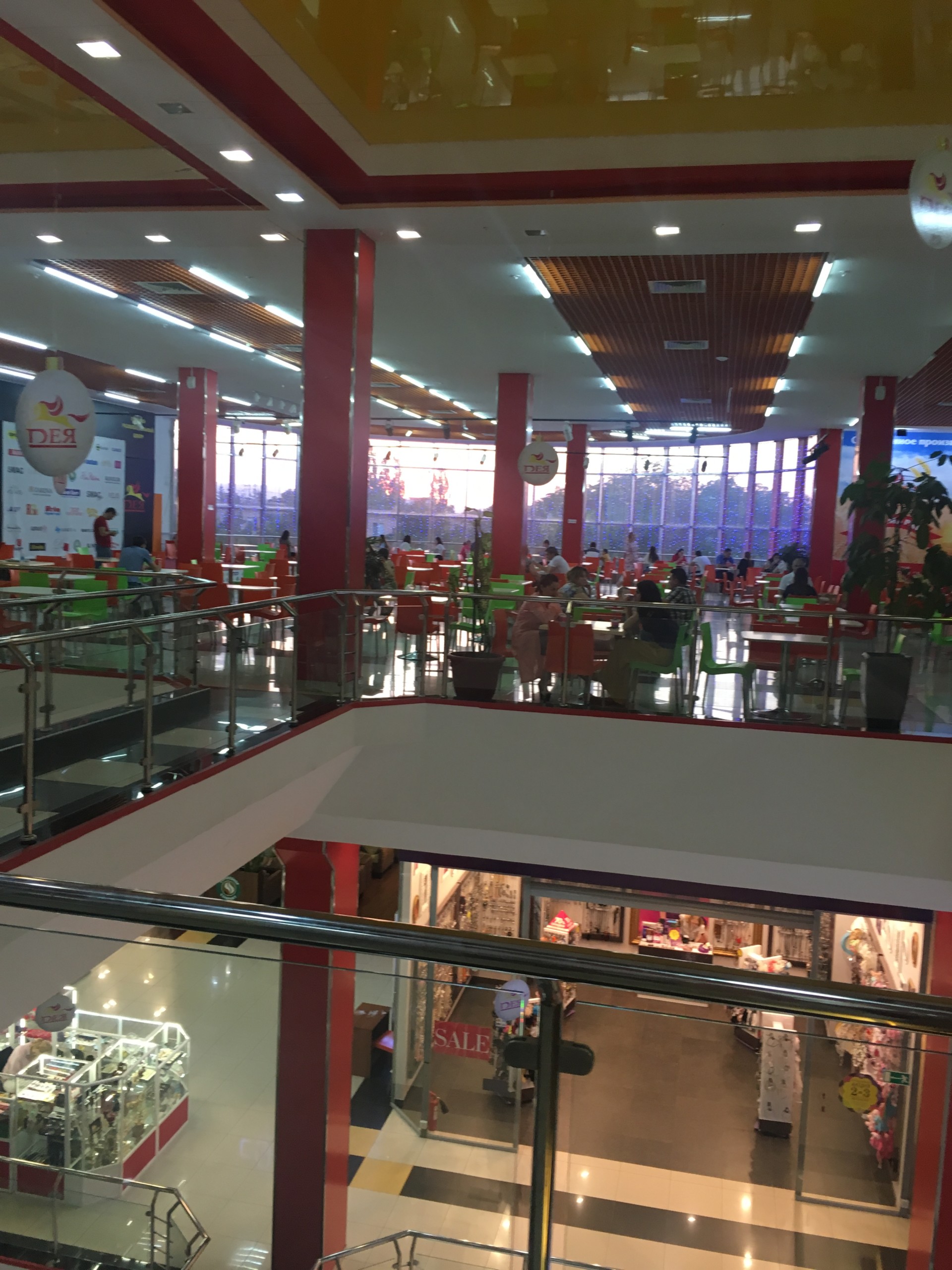 Торгово-развлекательный центр «Дея» в Нальчике, интерьер, фото внутри
