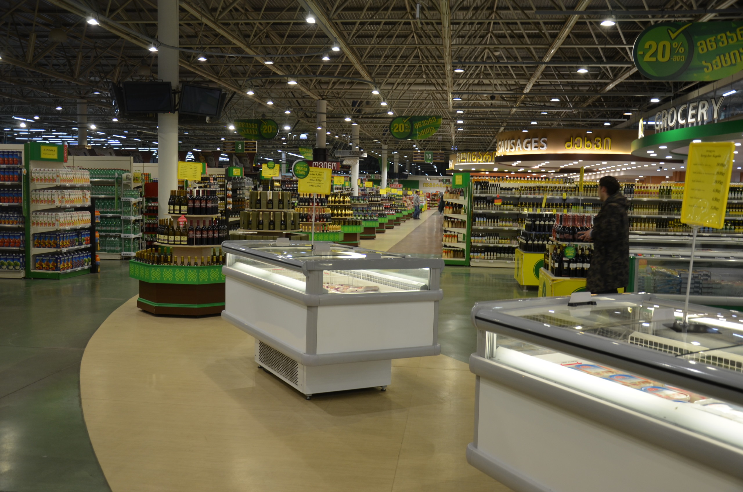 Планировка и дизайн гипермаркета площадью 5000 кв.м