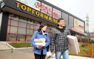 Фасад ТЦ "Версаль" в Иркутске