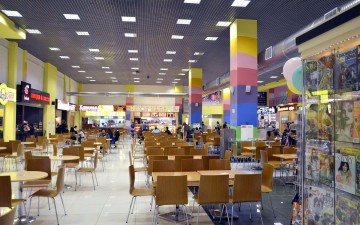 Фуд-корт в ТРК "Сити Молл" в Южно-Сахалинске