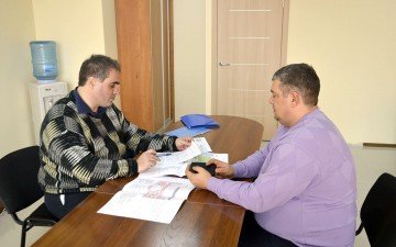 Рубен Канаян с управляющим ТРК "Сити Молл" обсуждает проект развития торгового центра