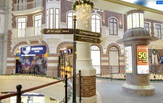 Карта-схема торгово-развлекательного центра выполнена в виде тумбы для театральной афиши Карта-схема торгово-развлекательного центра выполнена в виде тумбы для театральной афиши