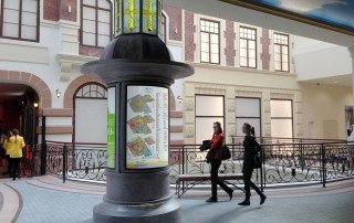 Дизайн навигации придал атмосфере центра дополнительный уют и шарм классического европейского торгового центра Дизайн навигации придал атмосфере центра дополнительный уют и шарм классического европейского торгового центра