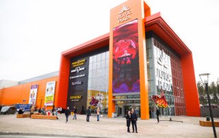 Фасад второй очереди ТРК «Лотос Plaza» в день открытия.
