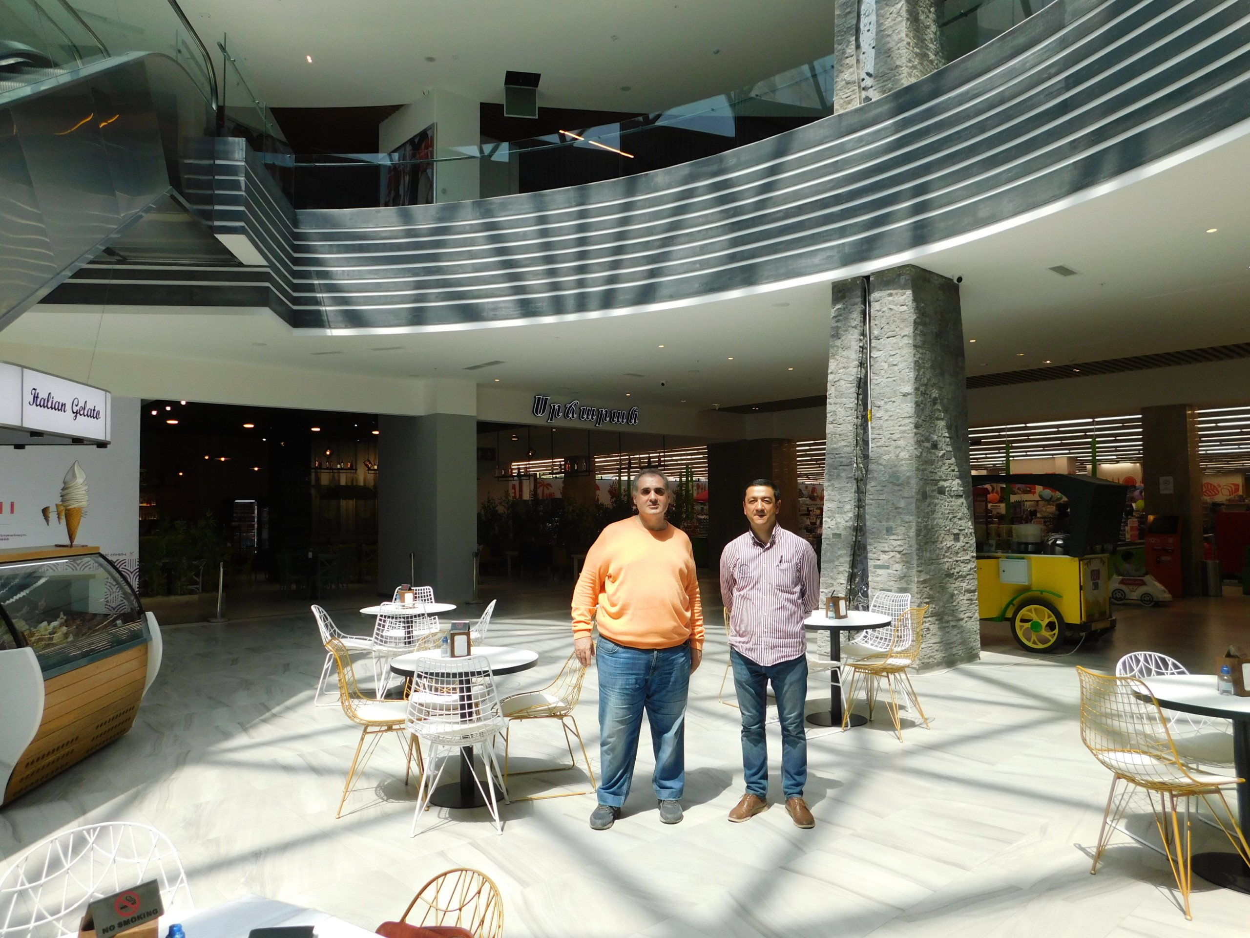 Рубен Канаян в торгово-развлекательном центре «Erebuni Mall». Рубен Канаян в торгово-развлекательном центре "Erebuni Mall"