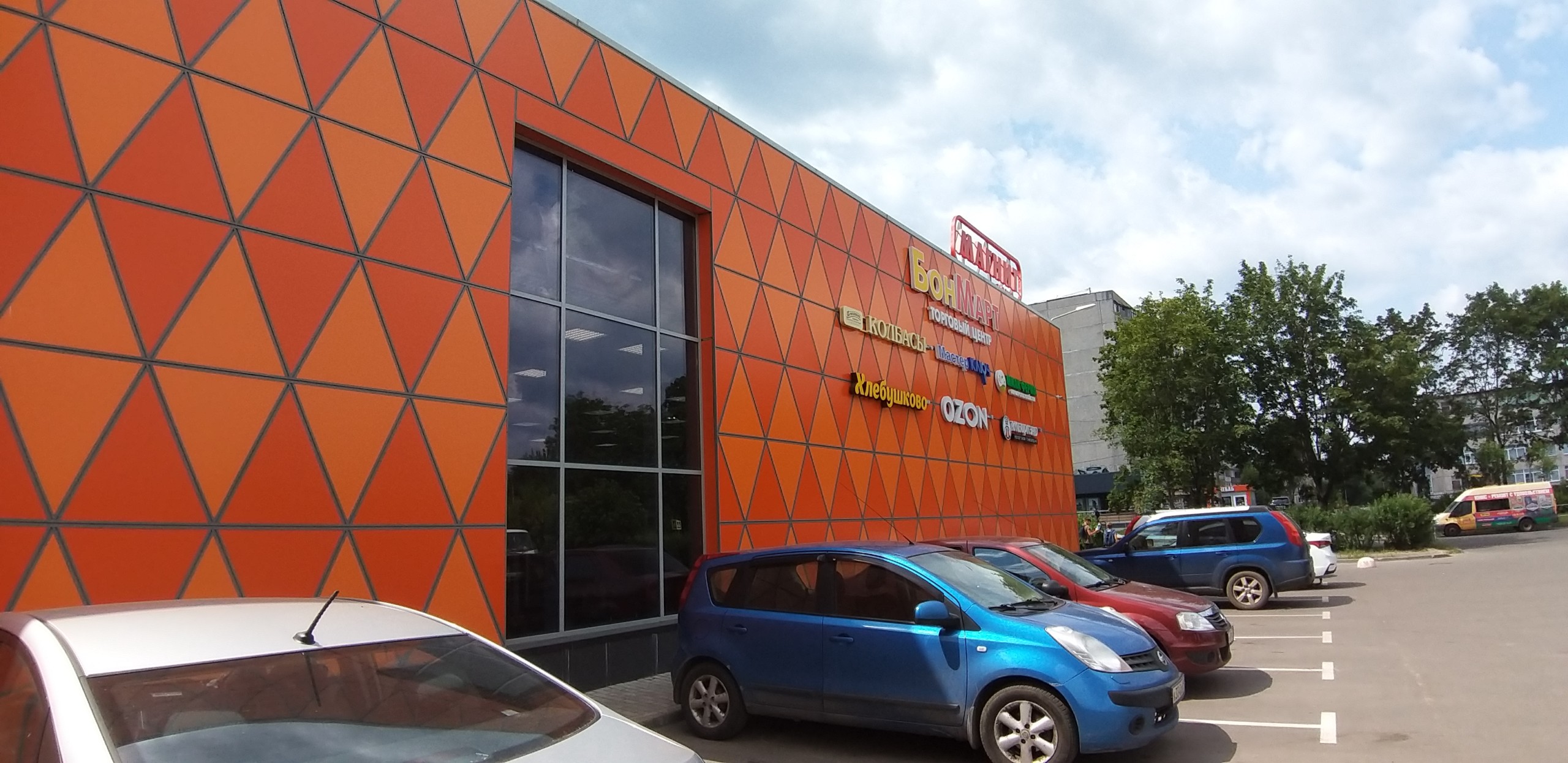 Дизайн-проект фасада торгового центра Бонмарт в Электростали от Kanayan Retail Design